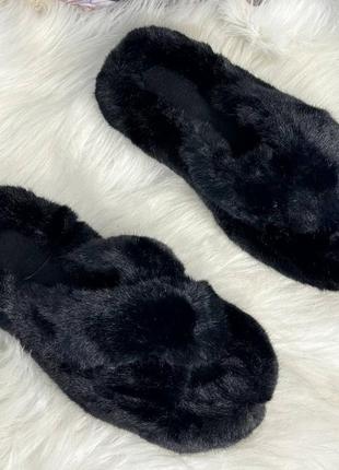 Хутряні тапочки кімнатні на платформі домашні тапулі пухнасті з хутром та відкритим носком х чорні