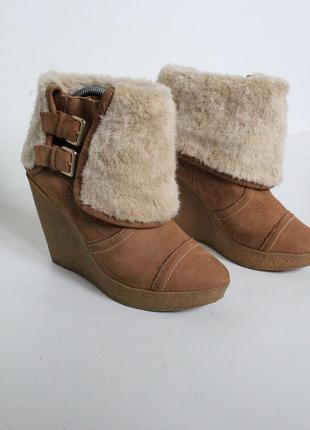 Кожаные сапоги zara на танкетке