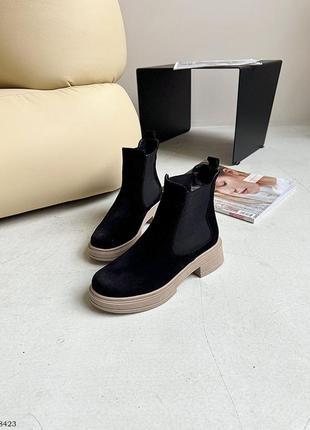 Жіночі черевики із натуральної замші на бежевій підошві 8423