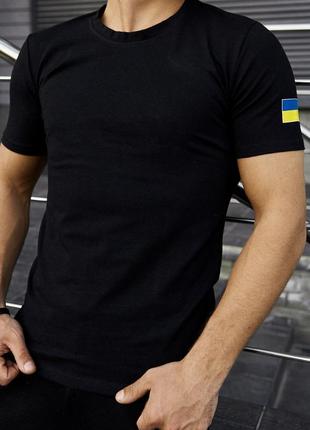 Чоловіча патріотична футболка літня з прапором на плечі з українською символікою бавовна базова чорна