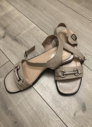 Босоножки, босоножки