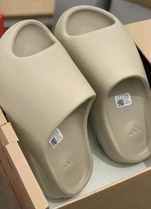 Yeezy adidas 42р