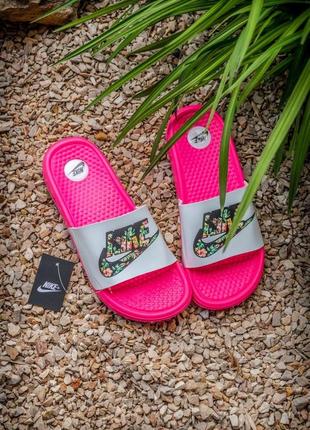 Шлепанцы женские  eyes nike benassi neon pink logo
