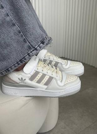 Жіночі кросівки adidas forum