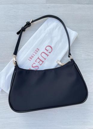Нейлоновая сумка от бренда guess в черном цвете5 фото
