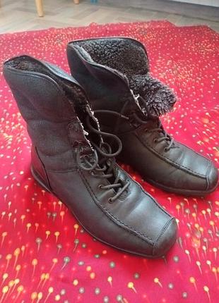 Фирменные ботинки