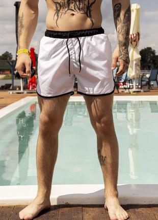 Короткие мужские шорты пляжные для купания и плавания быстросохнущие intruder белые с черным4 фото