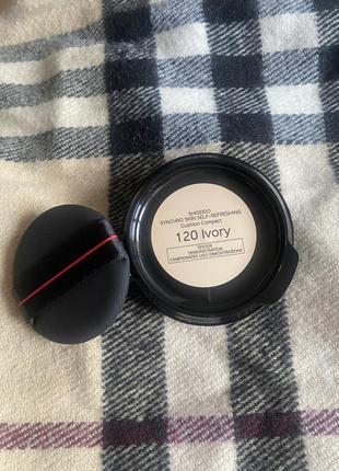 Тональный кушон shiseido 120 ivory synchro skin self-refreshing cushion compact