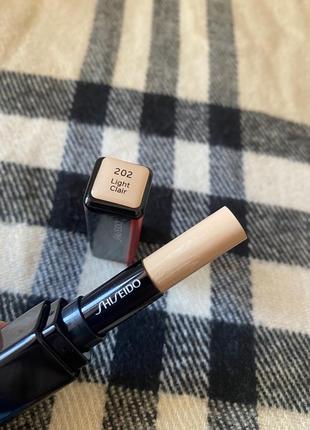 Консилер 202 light/clair shiseido коректор synchro skin correcting gelstick concealer коректор