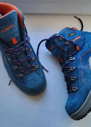Осенне-зимние туристические кожаные ботинки на 
мембране gore tex 
lowa