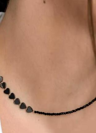 Черное ожерелье с сердечками