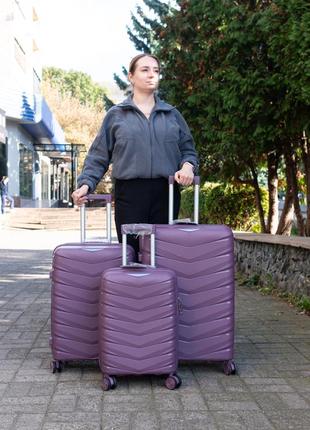 Чемодан поліпропілен 100% valis 183 є різні розміри