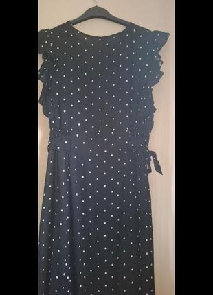 Легкое платье без рукавов с воланами в горох 18 размер