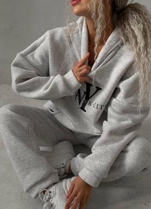 Женский спортивный костюм