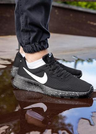 Женские текстильные кроссовки nike tanjun white black найка распродаж