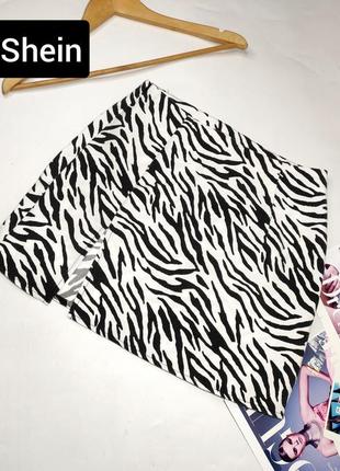 Юбка женская мини белая с разрезом в принт зебры от бренда shein m