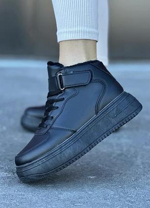 Кросівки зимові чорні і білі на платформі