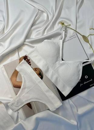 Женский комплект нижнего белья базовый комплект белья для спорта топ и трусики белый2 фото