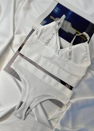 Женский комплект нижнего белья базовый комплект белья для спорта топ и трусики белый3 фото