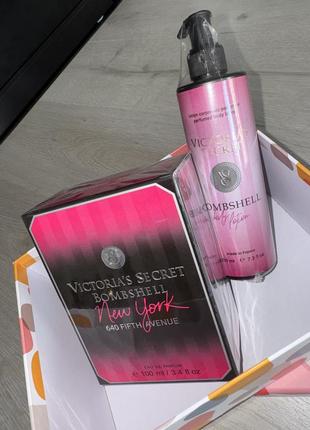 Парфюмированный набор подарочный парфюм+крем для тела bombshell