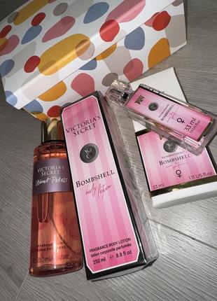 Роскошный парфюмированный набор подарочный 3в1 парфюм+крем для тела+спрей bonbshell
