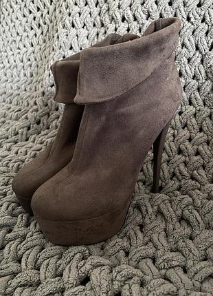 Замшевые ботильоны, низкие сапоги high heels