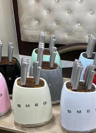 Набір ножів smeg з підставкою