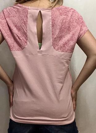 Розовая футболка с вырезом на спинке1 фото