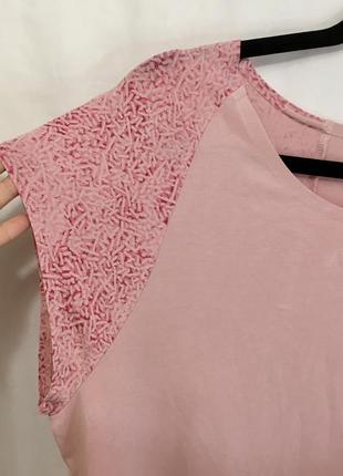Розовая футболка с вырезом на спинке6 фото