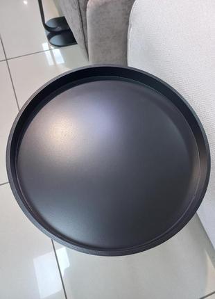 Стильний журнальний столик.