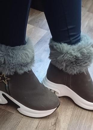 Короткі теплі черевики