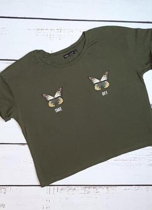 1+1=3 жіноча футболка хакі з метеликами bershka, розмір 44 - 46