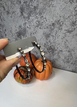 Серьги кольца с стразами