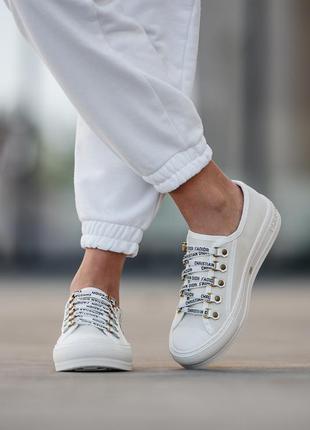 Женские кроссовки