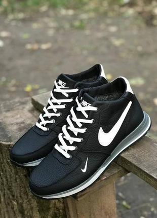 Зимові  черевики nike колір чорний, білий