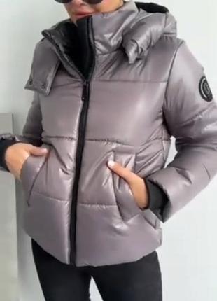 Куртка з плащівки на пуху з капюшоном створення курточка рожева біла чорна сіра вільна демісезонний трендова стильна