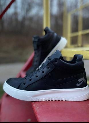 Зимові черевики  nike колір чорний білий