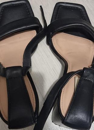 Босоножки stradivarius