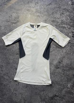 Adidas techfit компрессионная футболка