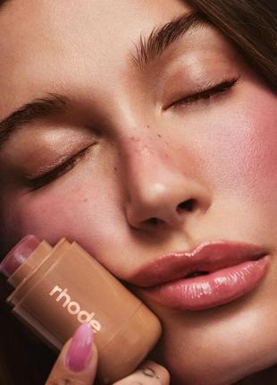 Кремові румʼяна rhode rocket blush sleepy girl