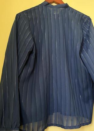 Женская элегантная блуза на длинный рукав темно-синего цвета3 фото