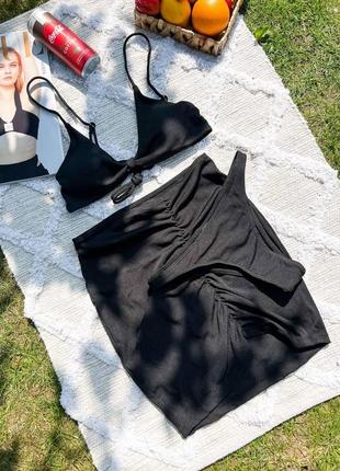Женский раздельный купальник с юбкой и чашками черный4 фото