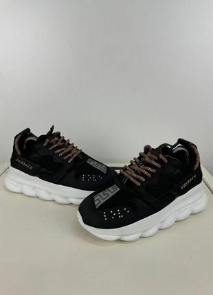 В продаже кроссовки от versace