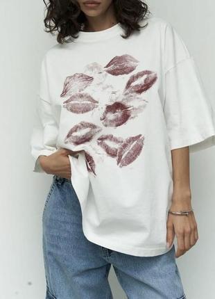 Футболка с поцелуями kisses