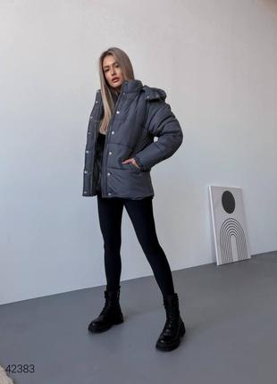 Зимова жіноча куртка