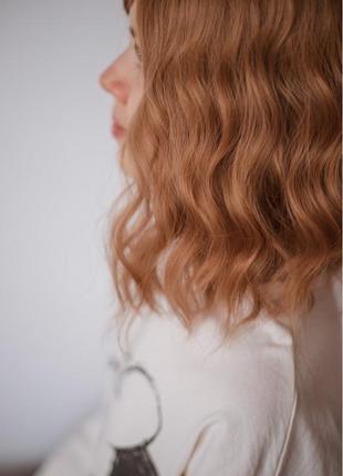 Светло русый волнистый парик с челкой и пробором средняя длина4 фото