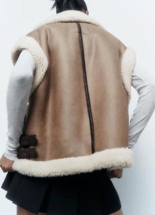 Женский теплый жилет из искусственной овчины zara коричневый мех зима