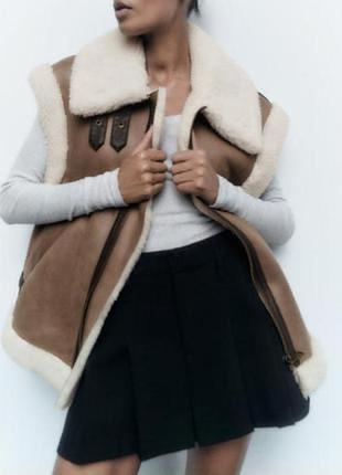 Женский теплый жилет из искусственной овчины zara коричневый мех зима