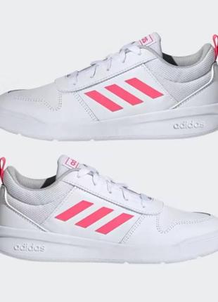 Кожаные кроссовки на девочку фирмы adidas ( оригинал) 35,5 размер