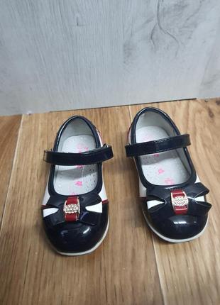 Детские туфли